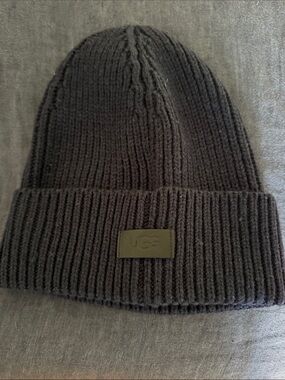 UGG Men's Navy Rib-Knit Cuff Beanie with Logo Patch